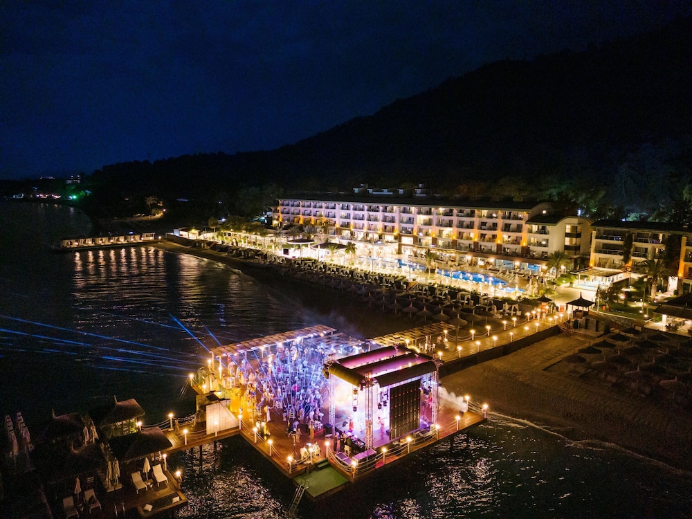 Corendon Playa Kemer - Ultra All Inclusive — Hotel building in Kemer