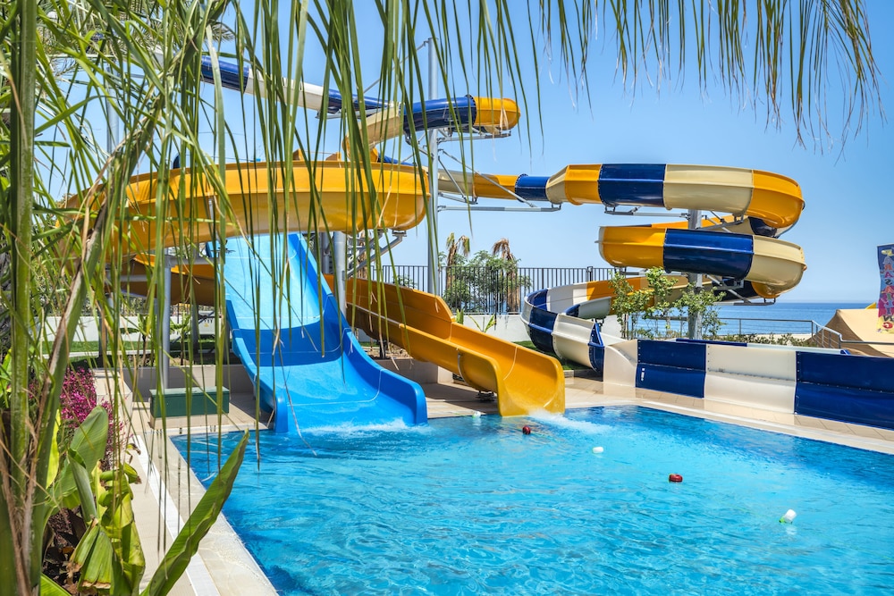 Corendon Playa Kemer - Ultra All Inclusive — Swimming pool in Kemer