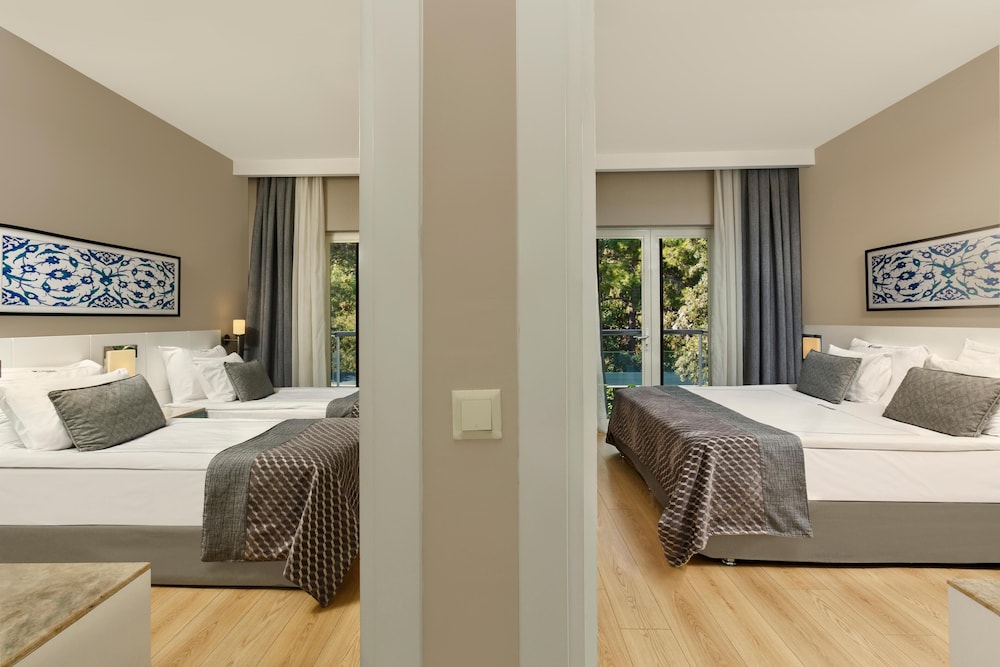 Corendon Playa Kemer - Ultra All Inclusive — Hotel rooms in Kemer