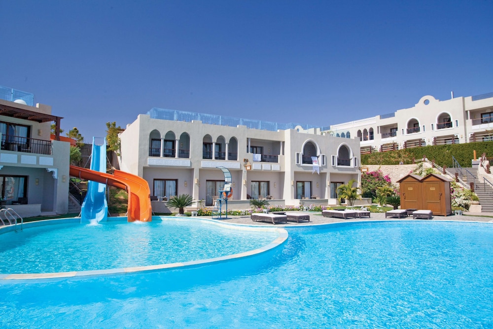 SUNRISE Arabian Beach Resort — Swimming pool in Sharm El Sheikh, Red Sea