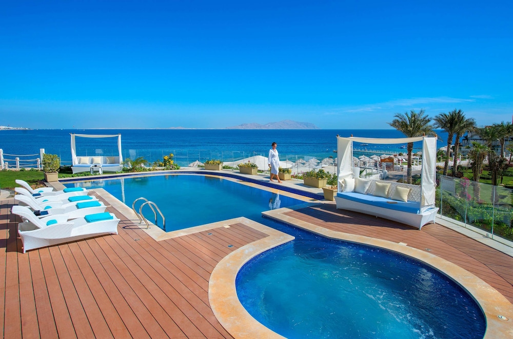 SUNRISE Arabian Beach Resort — Swimming pool in Sharm El Sheikh, Red Sea