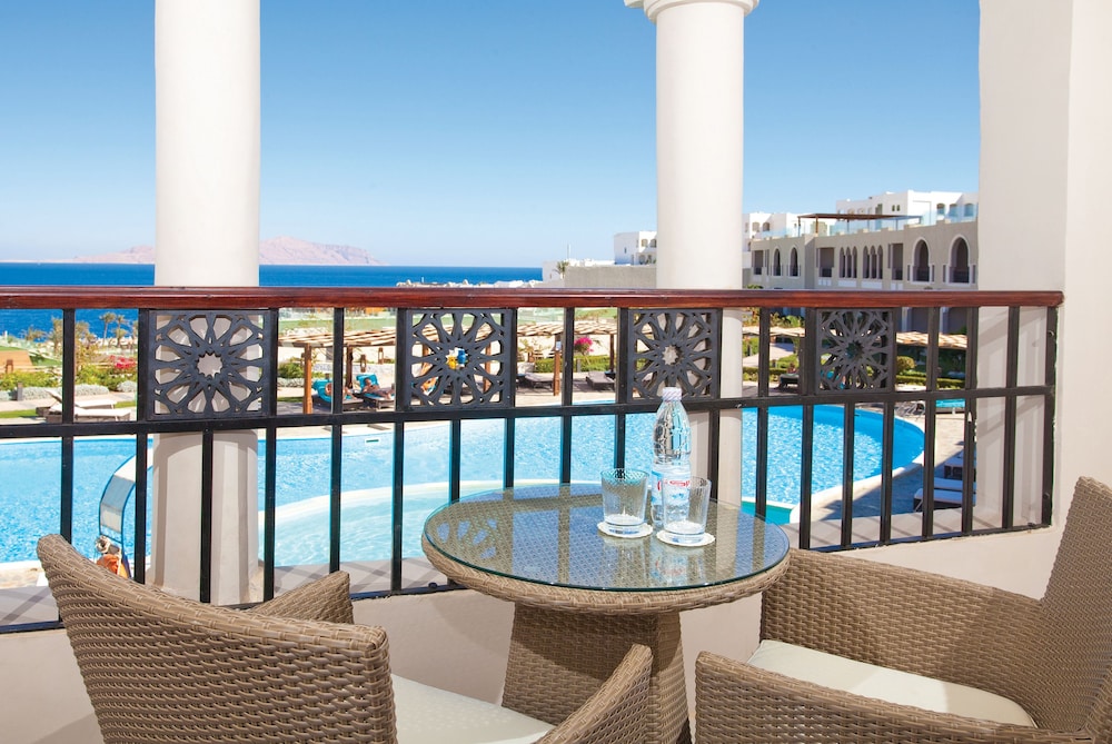 SUNRISE Arabian Beach Resort — Swimming pool in Sharm El Sheikh, Red Sea