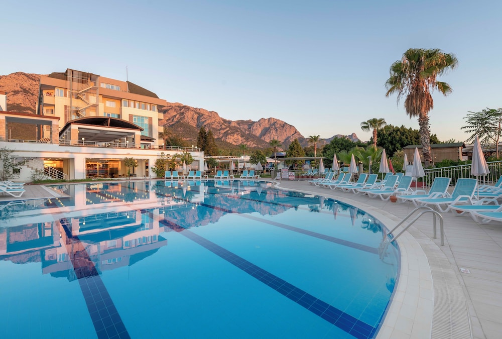 Armas Gul Beach - All Inclusive — Swimming pool in Kemer