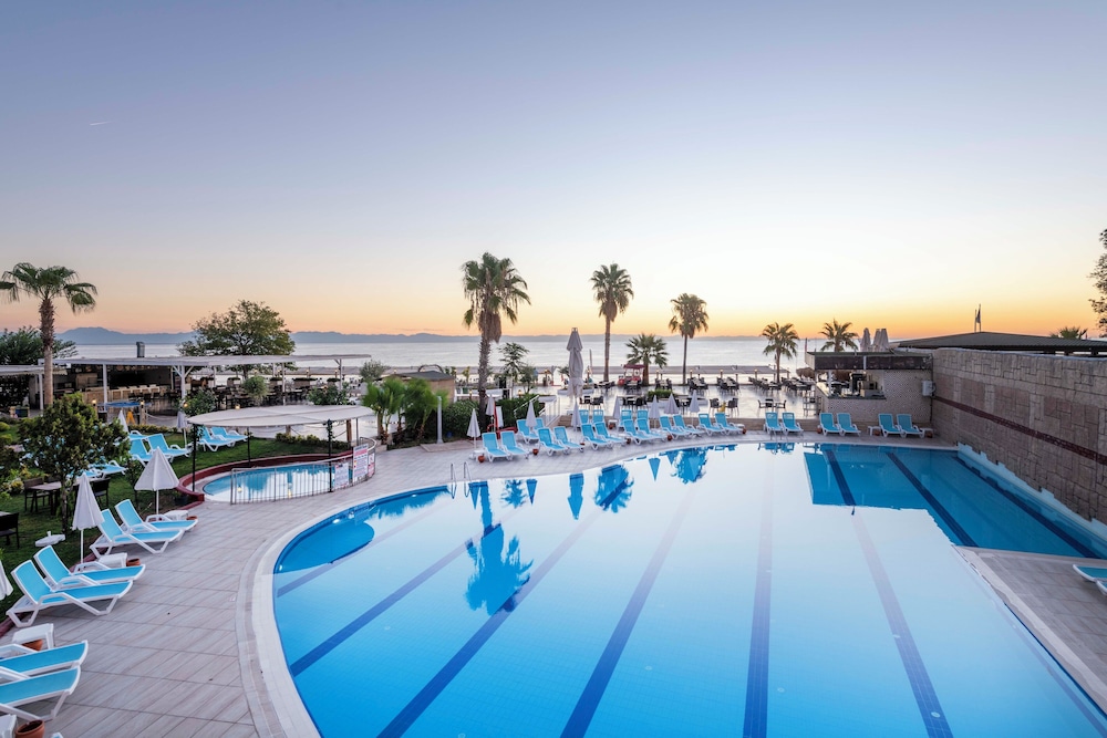 Armas Gul Beach - All Inclusive — Swimming pool in Kemer