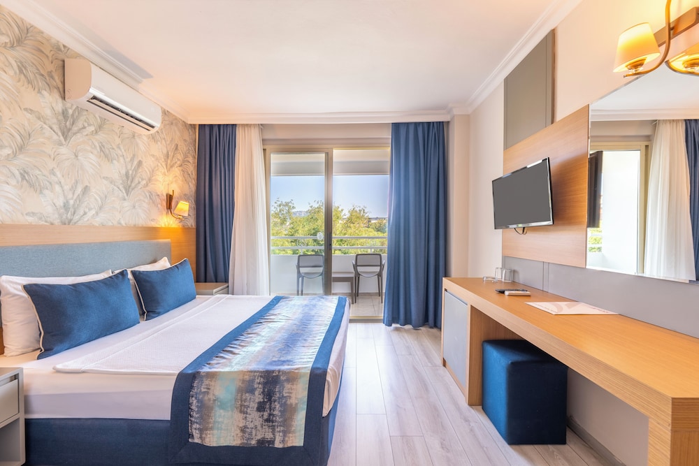 Armas Gul Beach - All Inclusive — Hotel rooms in Kemer