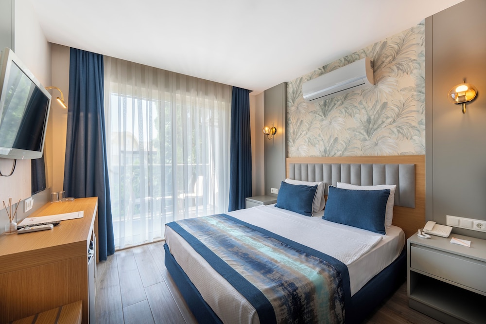 Armas Gul Beach - All Inclusive — Hotel rooms in Kemer