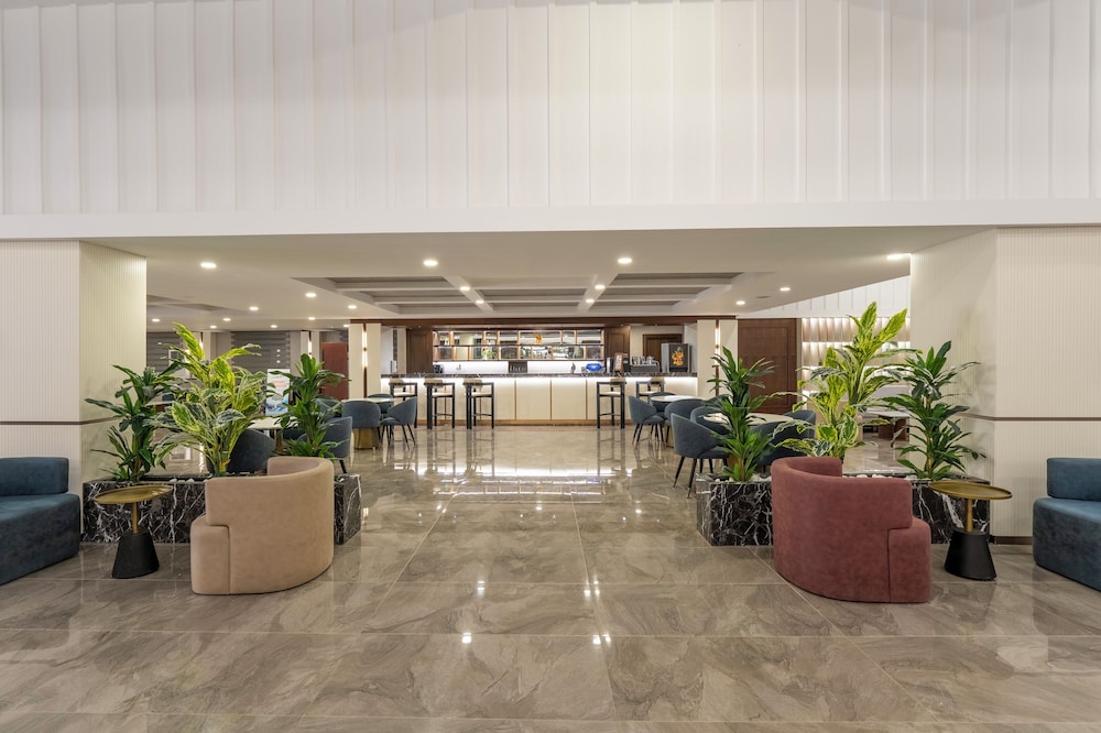 Armas Gul Beach - All Inclusive — Hotel building in Kemer