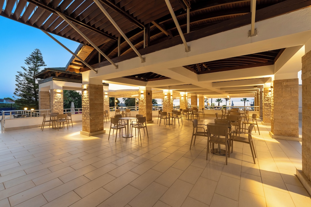 Armas Gul Beach - All Inclusive — Restaurant & bars in Kemer