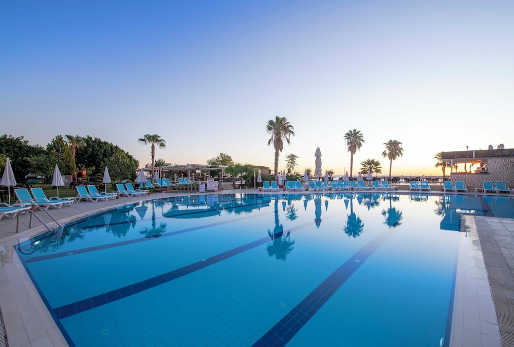 Armas Gul Beach - All Inclusive — Swimming pool in Kemer