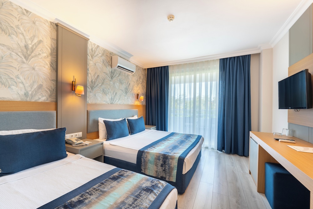 Armas Gul Beach - All Inclusive — Hotel rooms in Kemer