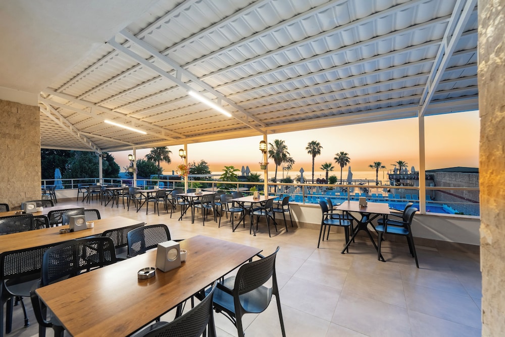 Armas Gul Beach - All Inclusive — Restaurant & bars in Kemer