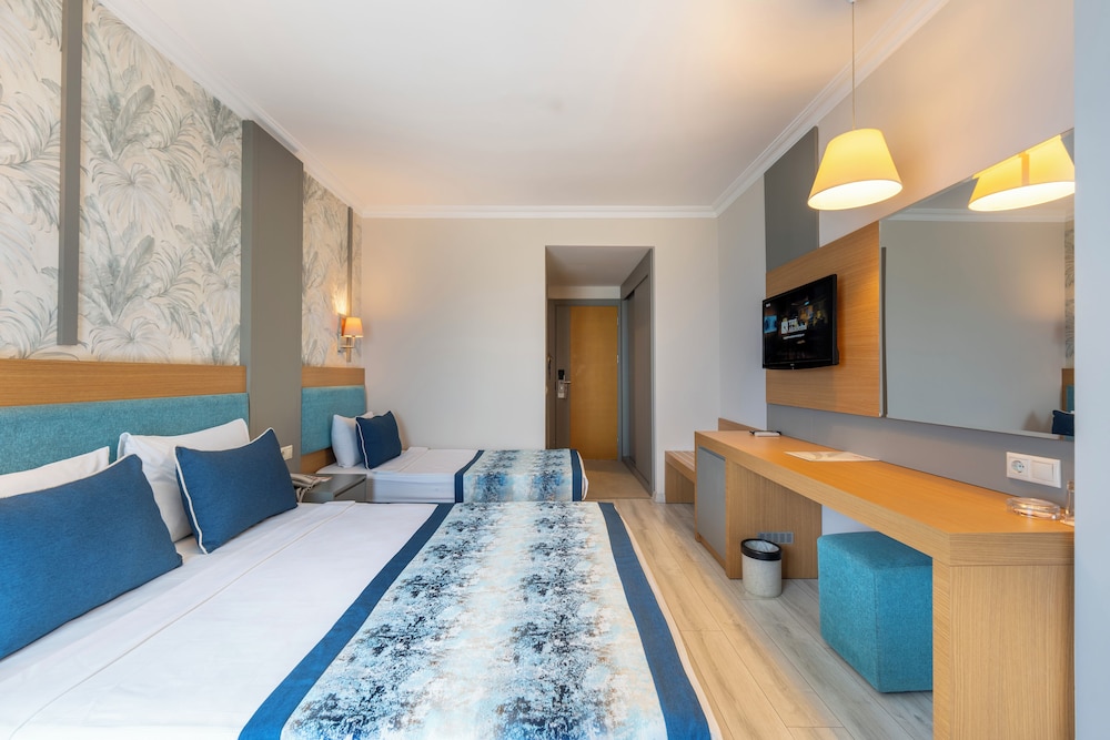 Armas Gul Beach - All Inclusive — Hotel rooms in Kemer