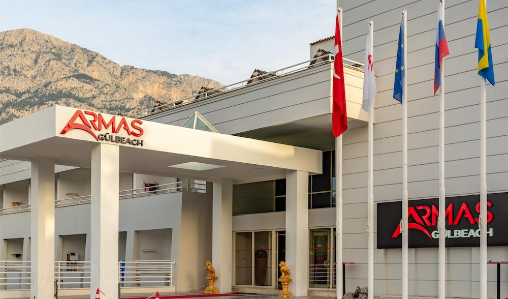 Armas Gul Beach - All Inclusive — Hotel building in Kemer