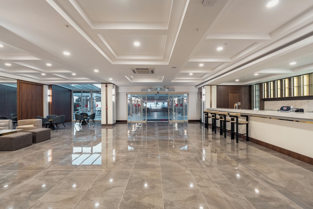 Armas Gul Beach - All Inclusive — Hotel building in Kemer