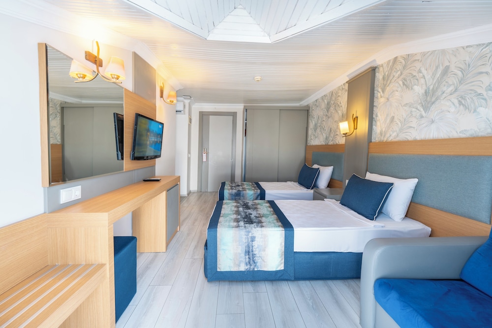 Armas Gul Beach - All Inclusive — Hotel rooms in Kemer