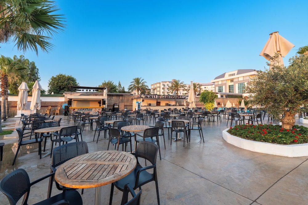 Armas Gul Beach - All Inclusive — Restaurant & bars in Kemer