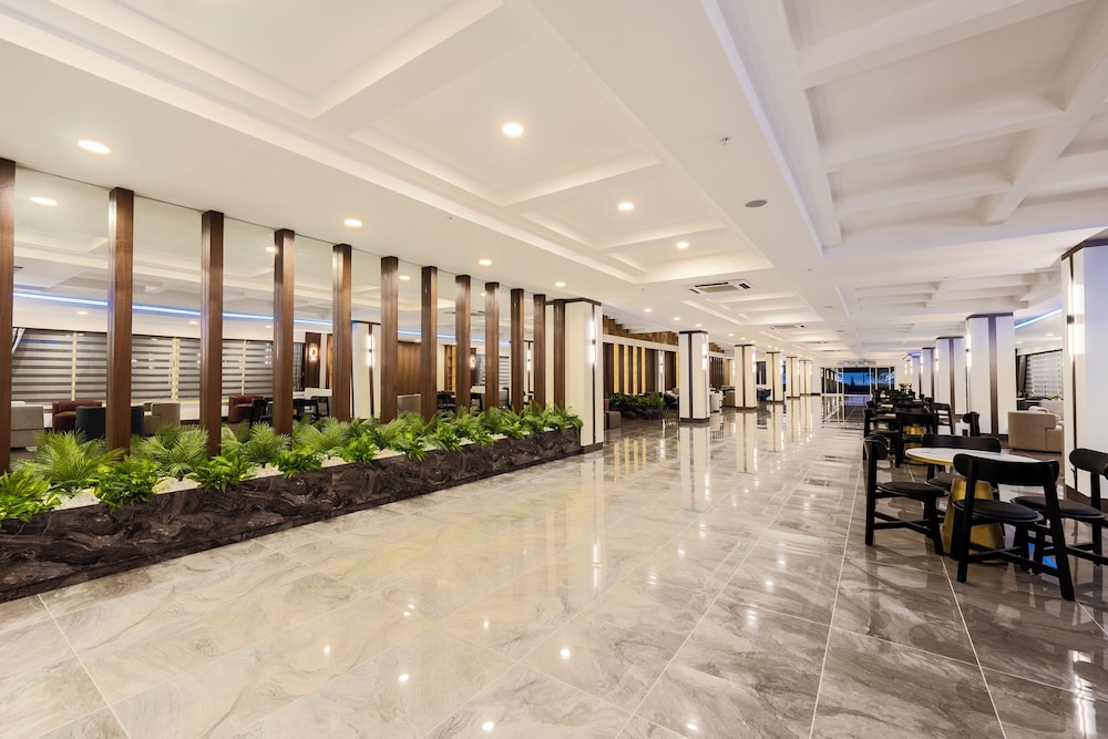Armas Gul Beach - All Inclusive — Hotel building in Kemer