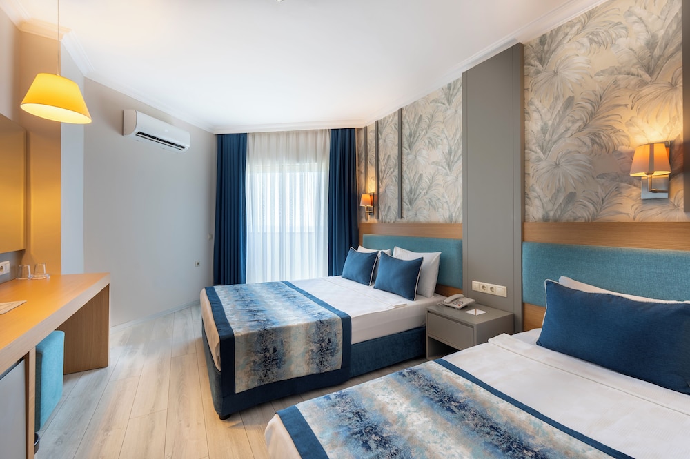 Armas Gul Beach - All Inclusive — Hotel rooms in Kemer