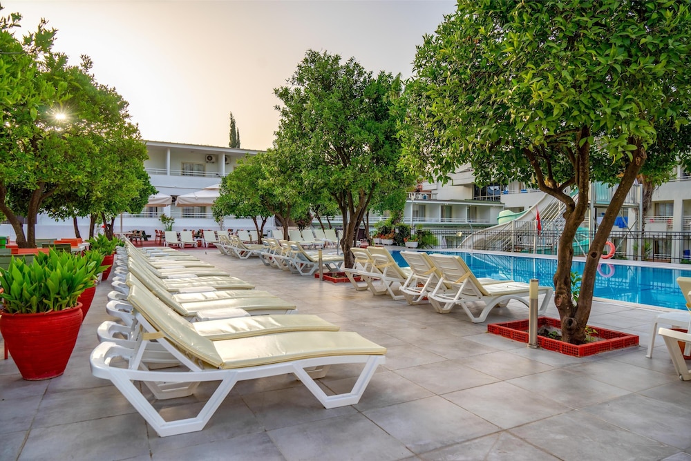 Armas Gul Beach - All Inclusive — Swimming pool in Kemer