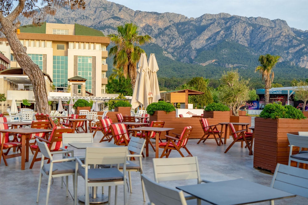 Armas Gul Beach - All Inclusive — Restaurant & bars in Kemer