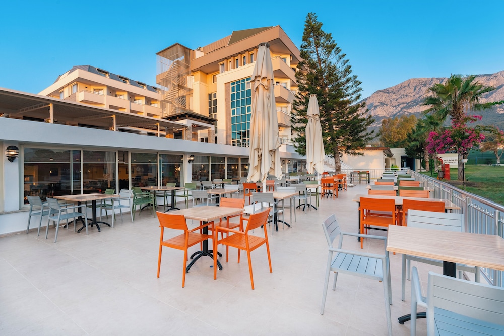 Armas Gul Beach - All Inclusive — Restaurant & bars in Kemer