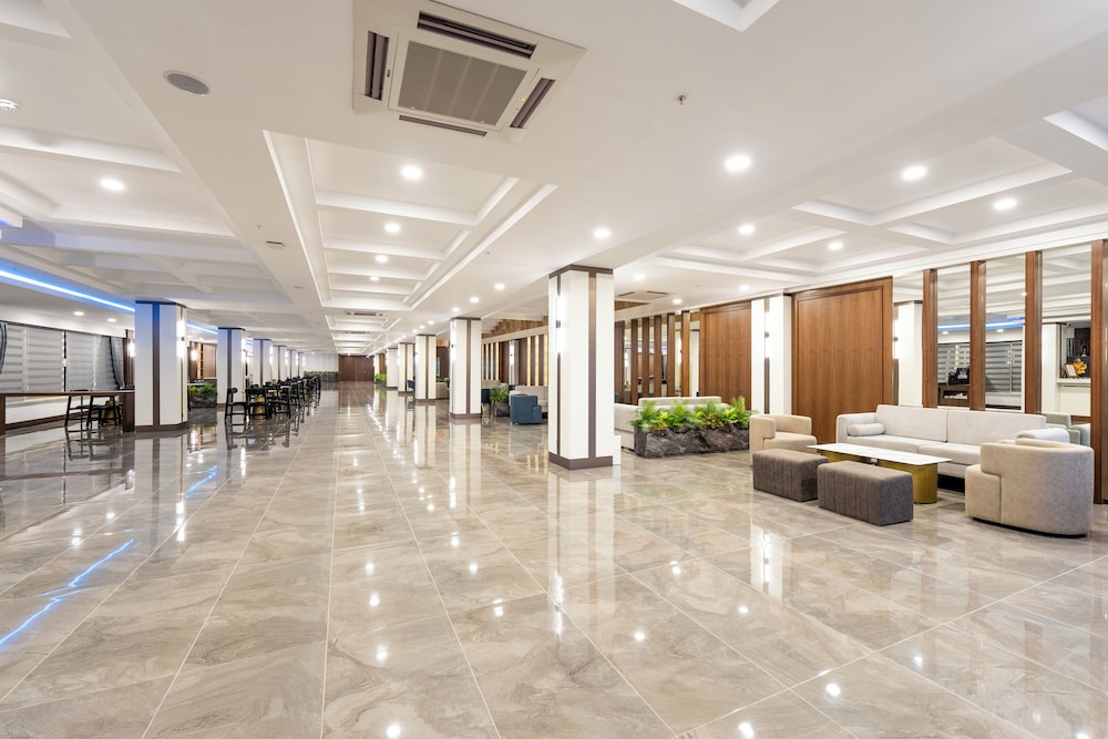 Armas Gul Beach - All Inclusive — Hotel building in Kemer