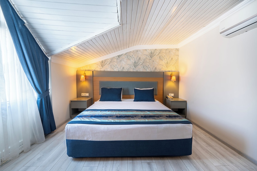 Armas Gul Beach - All Inclusive — Hotel rooms in Kemer