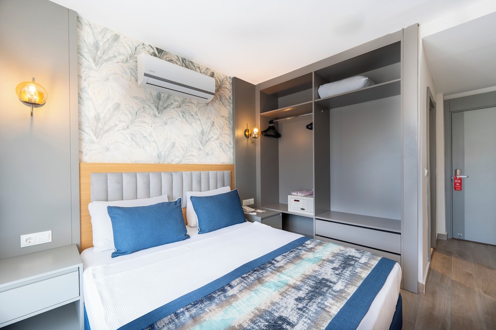 Armas Gul Beach - All Inclusive — Hotel rooms in Kemer