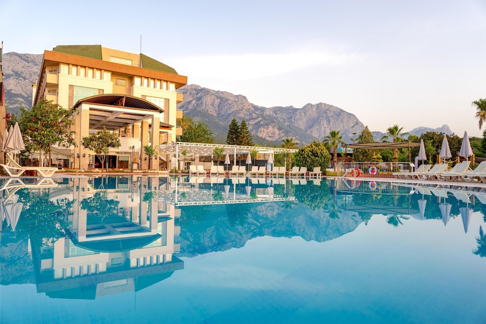 Armas Gul Beach - All Inclusive — Swimming pool in Kemer