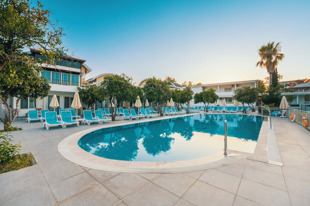 Armas Gul Beach - All Inclusive — Swimming pool in Kemer