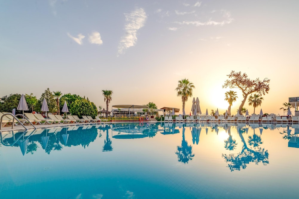 Armas Gul Beach - All Inclusive — Swimming pool in Kemer