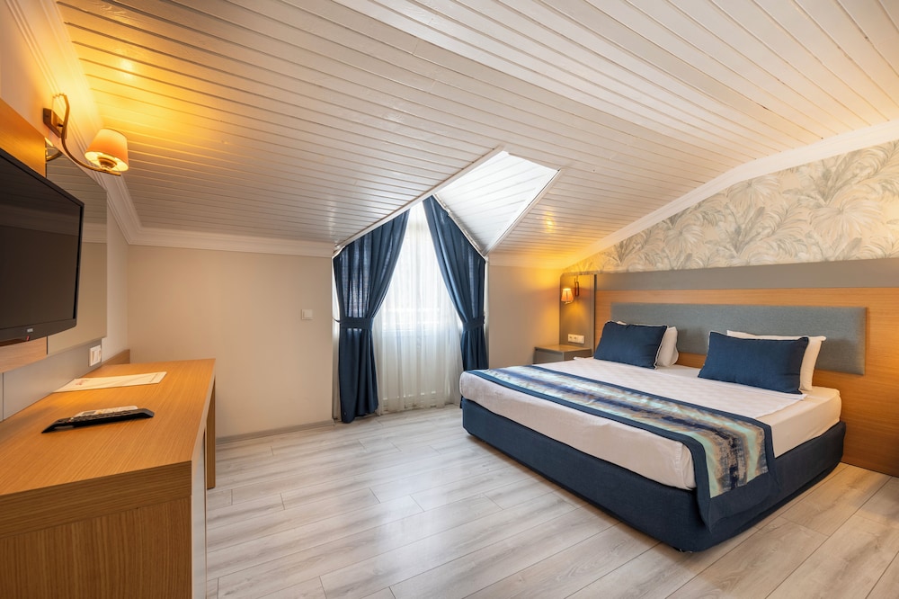 Armas Gul Beach - All Inclusive — Hotel rooms in Kemer