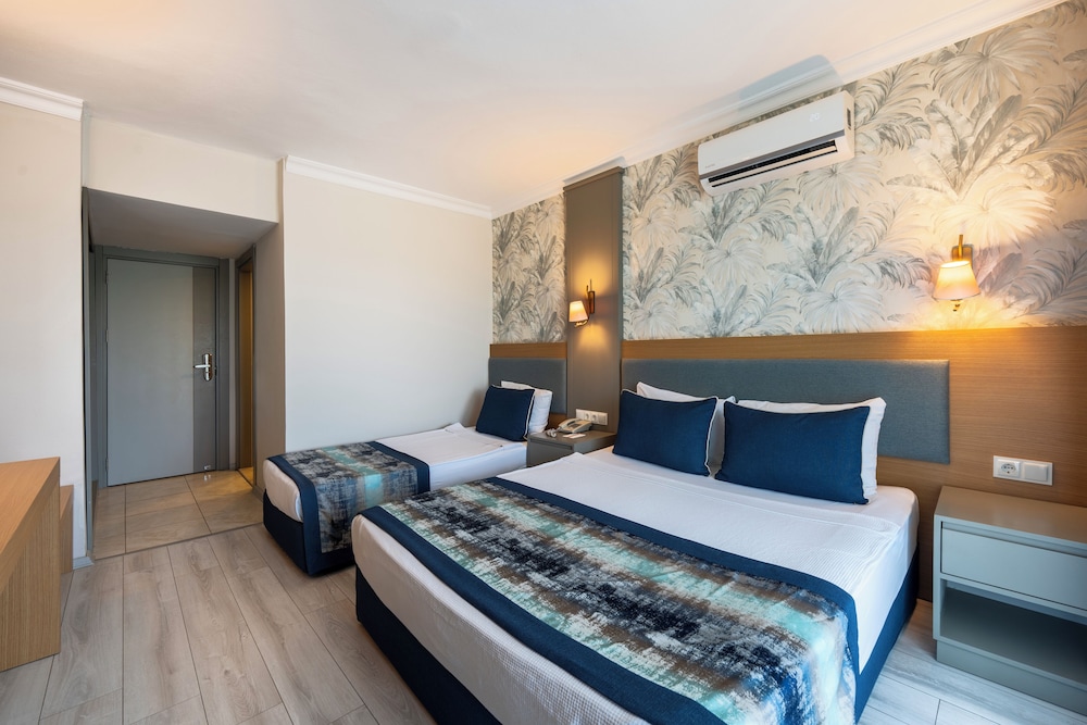 Armas Gul Beach - All Inclusive — Hotel rooms in Kemer