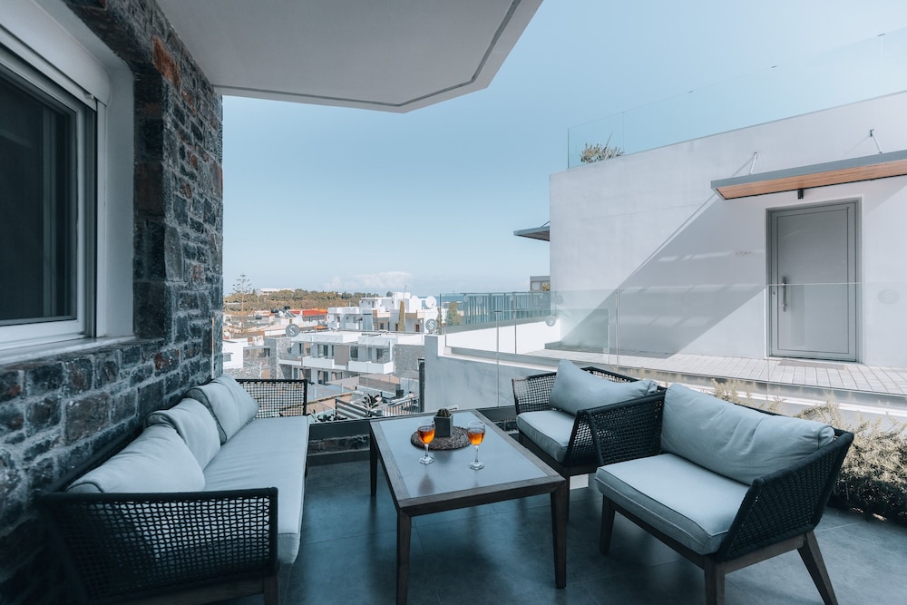 Seascape Luxury Residences — Hotel rooms in Lygaria