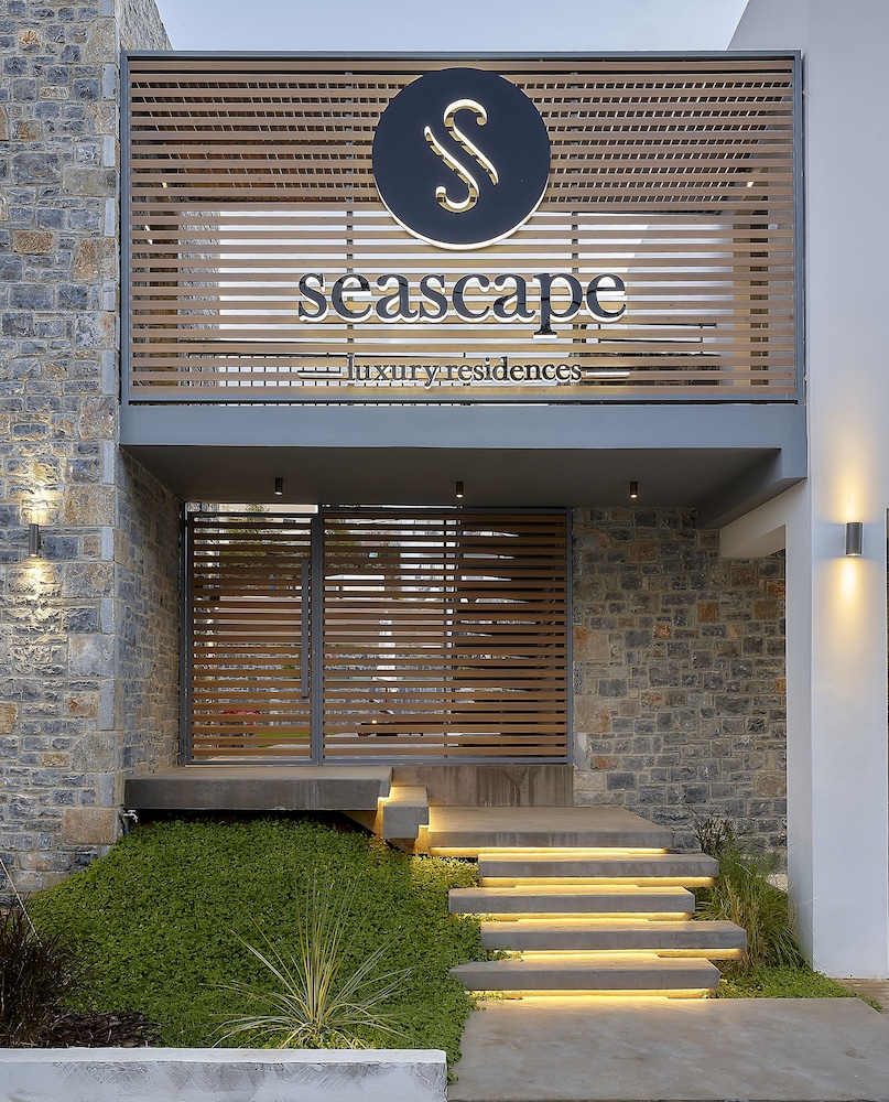 Seascape Luxury Residences — Hotel building in Lygaria