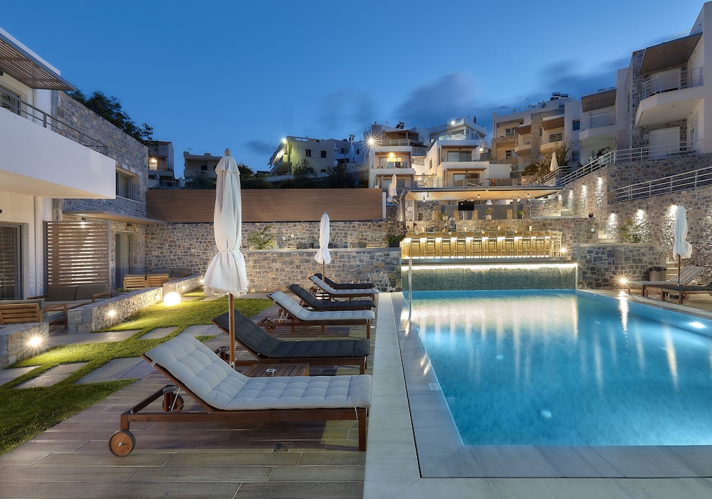 Seascape Luxury Residences — Swimming pool in Lygaria