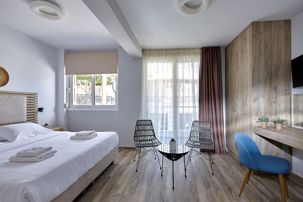 Seascape Luxury Residences — Hotel rooms in Lygaria