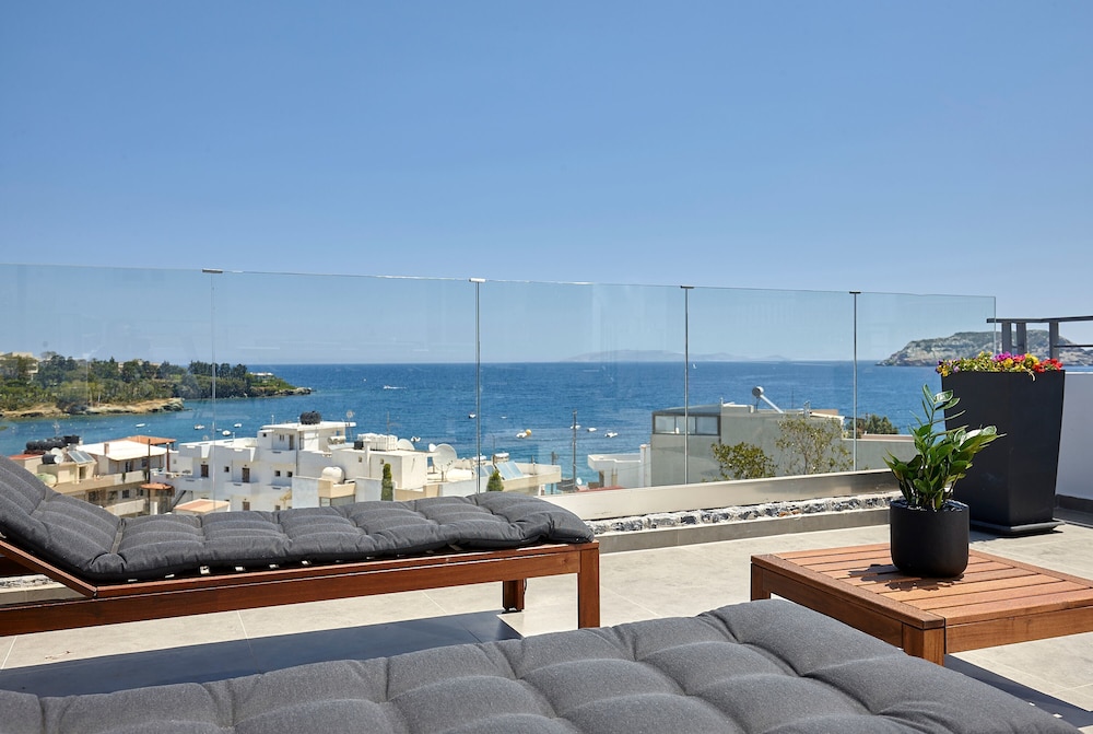 Seascape Luxury Residences — Hotel building in Lygaria