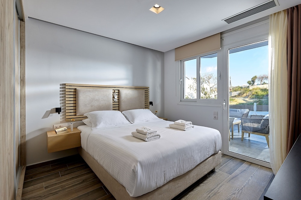 Seascape Luxury Residences — Hotel rooms in Lygaria