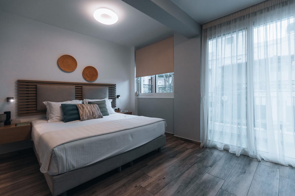 Seascape Luxury Residences — Hotel rooms in Lygaria