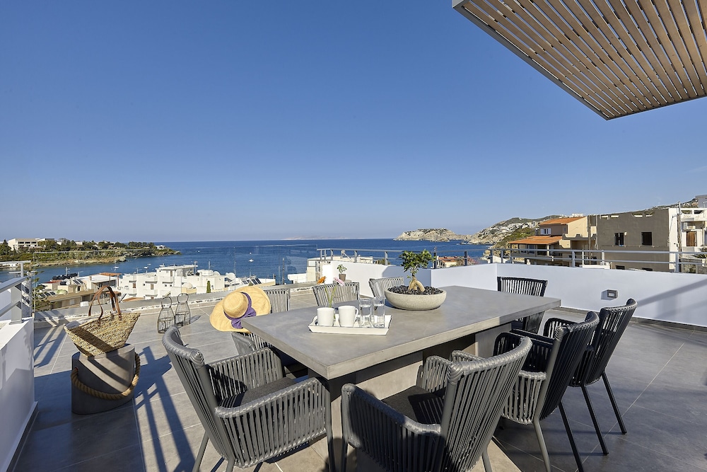 Seascape Luxury Residences — Hotel building in Lygaria
