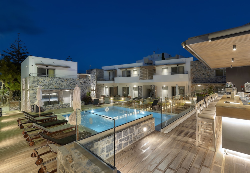 Seascape Luxury Residences — Hotel building in Lygaria