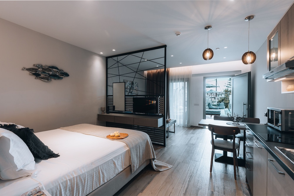 Seascape Luxury Residences — Hotel rooms in Lygaria