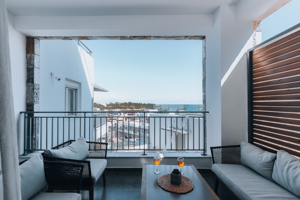 Seascape Luxury Residences — Hotel rooms in Lygaria