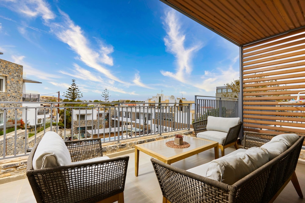 Seascape Luxury Residences — Hotel building in Lygaria