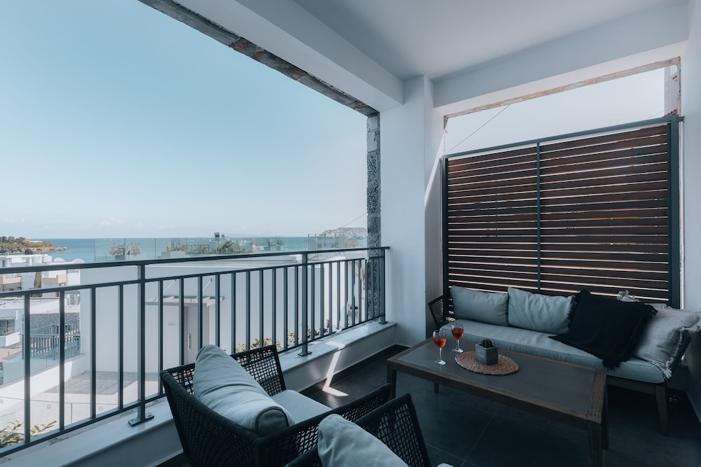 Seascape Luxury Residences — Hotel rooms in Lygaria