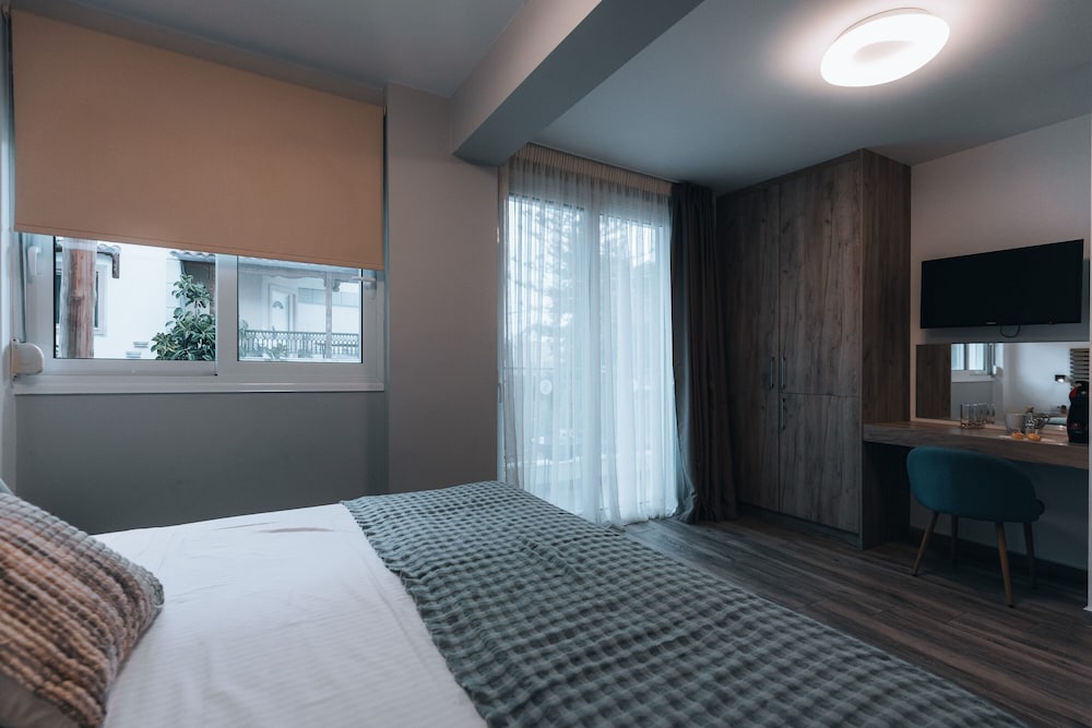 Seascape Luxury Residences — Hotel rooms in Lygaria