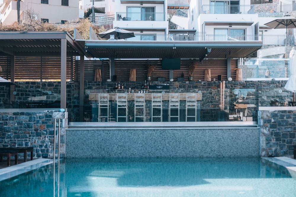 Seascape Luxury Residences — Restaurant & bars in Lygaria