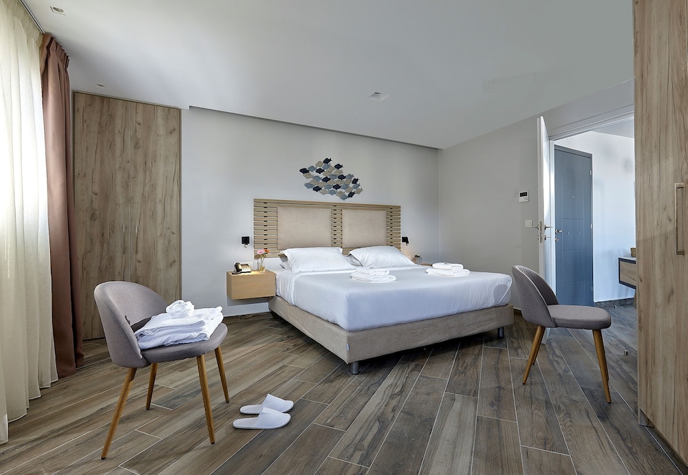 Seascape Luxury Residences — Hotel rooms in Lygaria