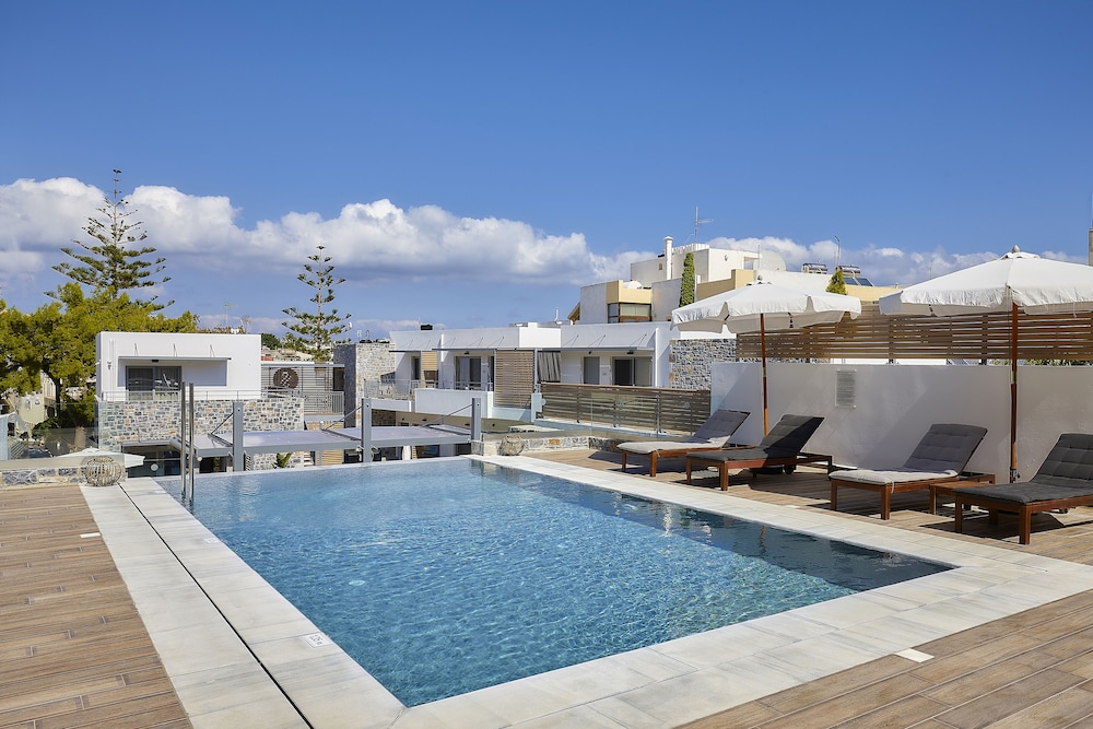 Seascape Luxury Residences — Swimming pool in Lygaria